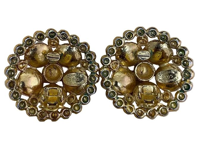 Timeless Chanel Clip-On-Ohrringe in Gold und Kunstperlen - Ansicht 2