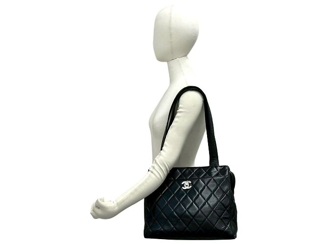Chanel Matelassé Lammfell Semi-Shoulder Tote Bag Schwarz - Ansicht 2