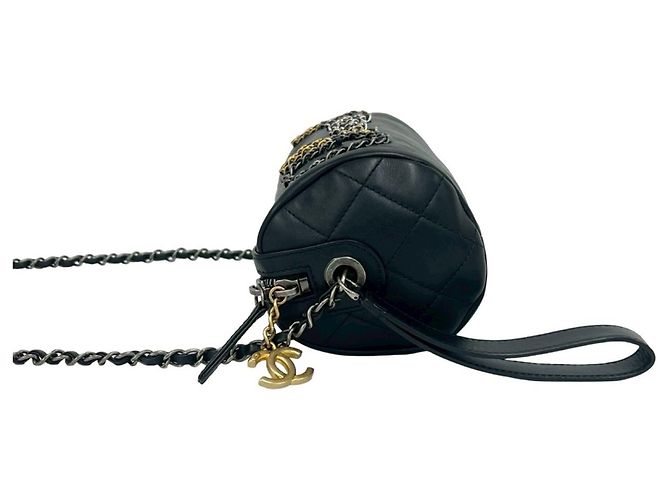 Borsa a tracolla Chanel Matelassé Logo Chain Nero - vista 5