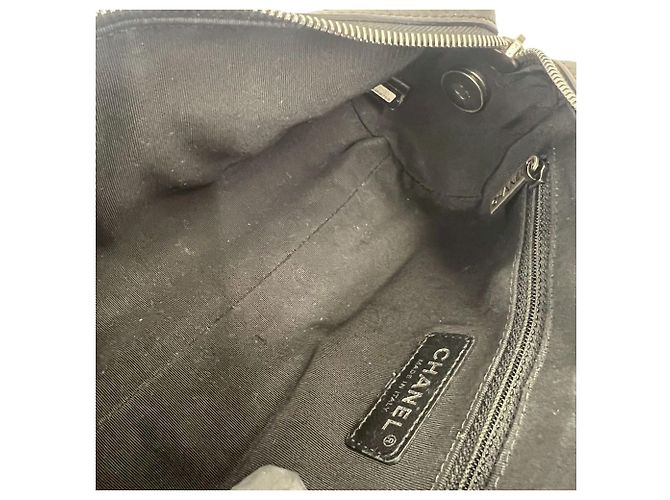 Borsa a tracolla Chanel Matelassé Logo Chain Nero - vista 9