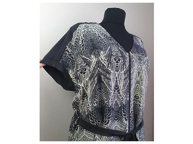 Autre Marque DAY Birger et Mikkelsen Vestido de seda estampado com cinto Preto Cinza Cru - vista 2