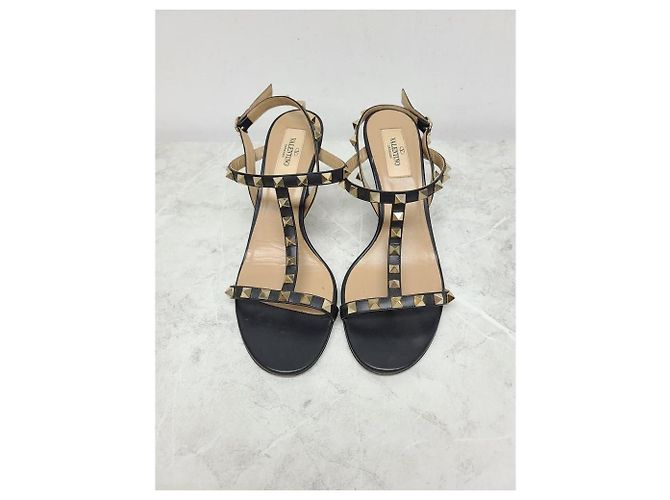 Valentino Sandali con tacco metallico Rockstud neri Nero - vista 4