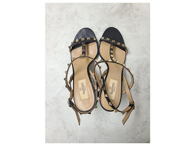 Valentino Sandali con tacco metallico Rockstud neri Nero - vista 6