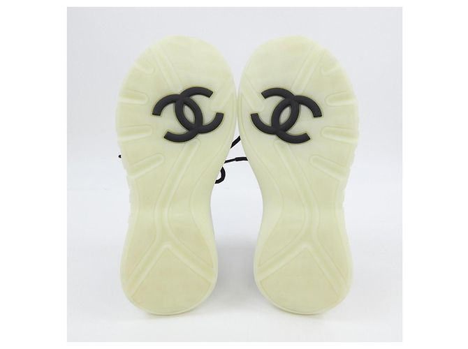 Sneakers Chanel Graphic Logo Nylon Suede Nero Bianco - vista 4