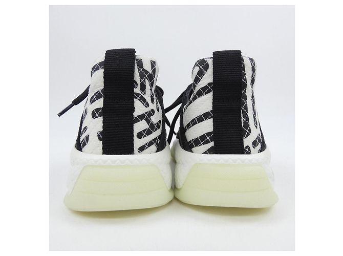 Sneakers Chanel Graphic Logo Nylon Suede Nero Bianco - vista 5