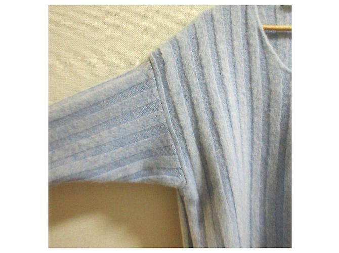 Céline Celine Mini-Strickkleid mit V-Ausschnitt und breitem Rippenstrick Blau Hellblau - Ansicht 4