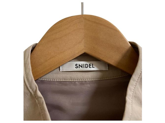 Autre Marque Snidel Mini-Kleid mit Ärmelschlitz und offenem Dekolleté Beige - Ansicht 6