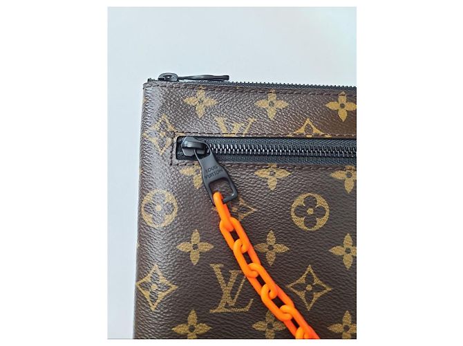 Louis Vuitton Clutch con catena monogramma Virgil Abloh Marrone - vista 3