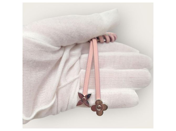 Louis Vuitton Portachiavi con Charm in Pelle Berry Rosa LV - vista 4