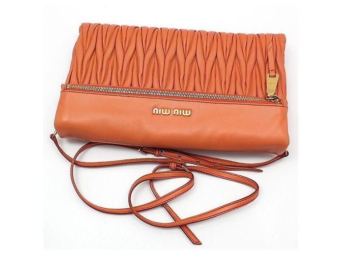 Miu Miu Clutch crossbody in nappa trapuntata arancione e rosa - vista 3