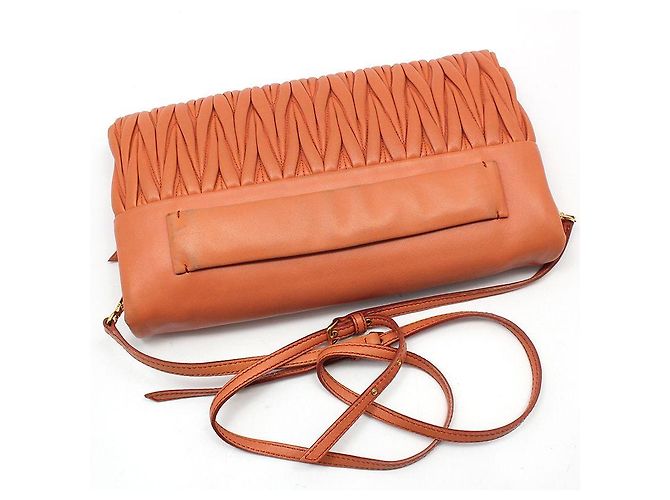 Miu Miu Clutch crossbody in nappa trapuntata arancione e rosa - vista 4