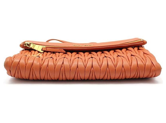 Miu Miu Clutch crossbody in nappa trapuntata arancione e rosa - vista 5