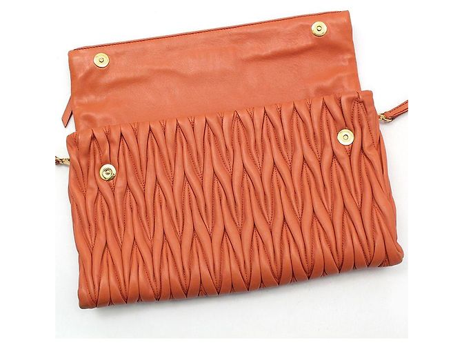 Miu Miu Clutch crossbody in nappa trapuntata arancione e rosa - vista 8