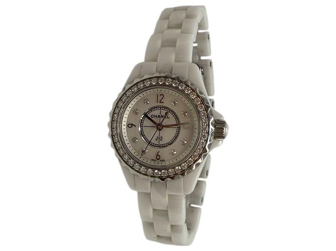J12 Chanel Keramik-Uhr mit Perlmuttzifferblatt und Diamantindikatoren Weiß - Ansicht 3