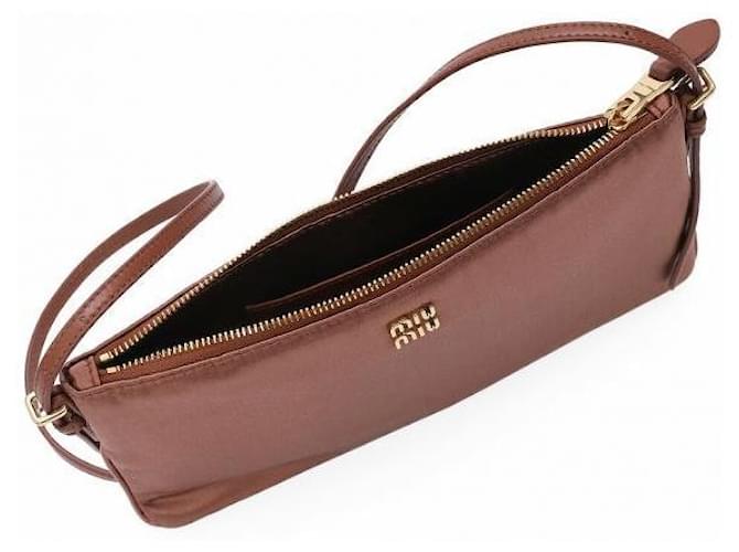 Miu Miu Mini Pouch in Satin Rosso - vista 10