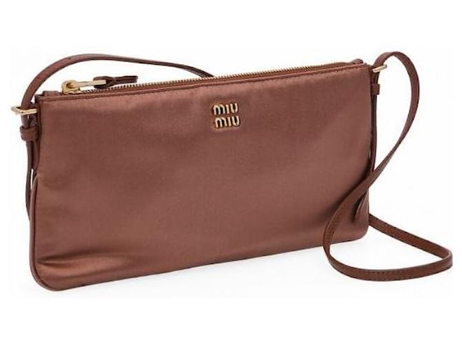 Miu Miu Mini Pouch in Satin Rosso - vista 3