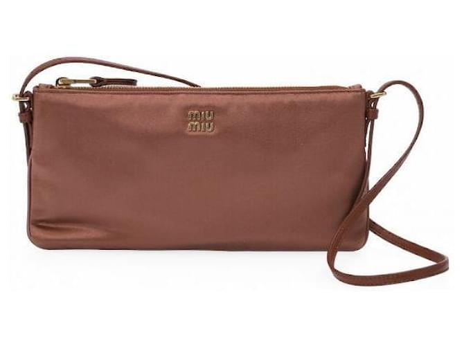 Miu Miu Mini Pouch in Satin Rosso - vista 4