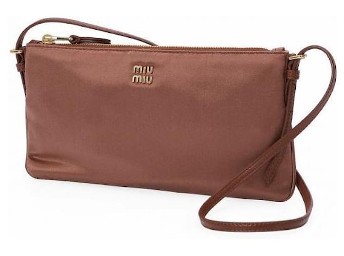 Miu Miu Mini Pouch in Satin Rosso - vista 6