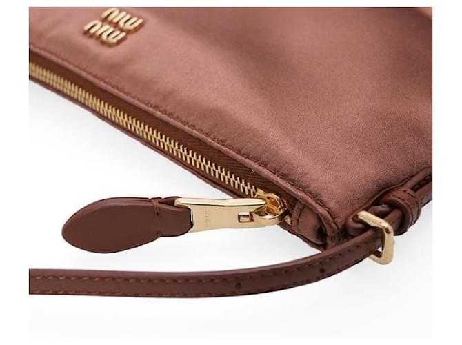 Miu Miu Mini Pouch in Satin Rosso - vista 9