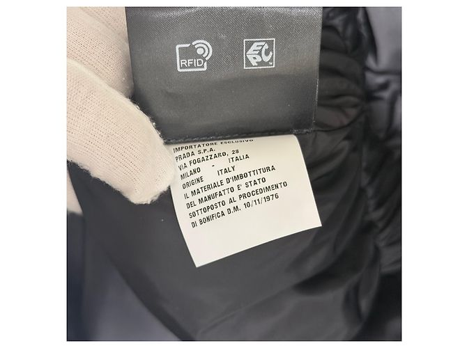 Prada Steppjacke aus schwarzem Samt - Ansicht 11
