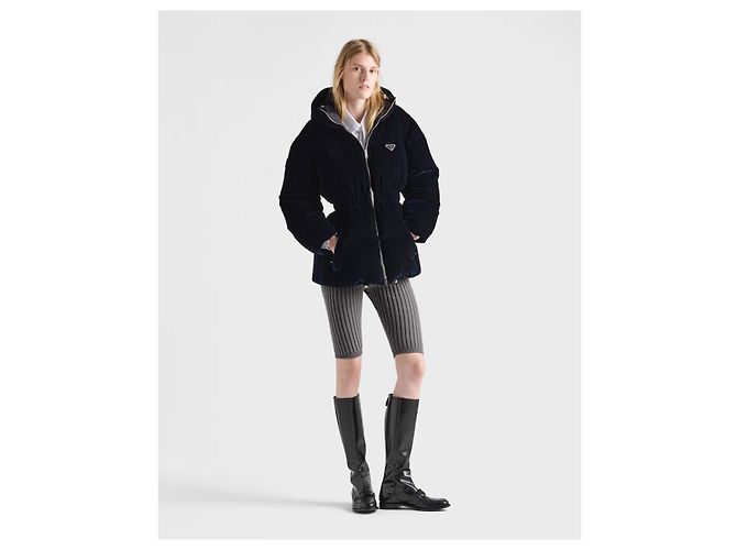 Prada Steppjacke aus schwarzem Samt - Ansicht 12