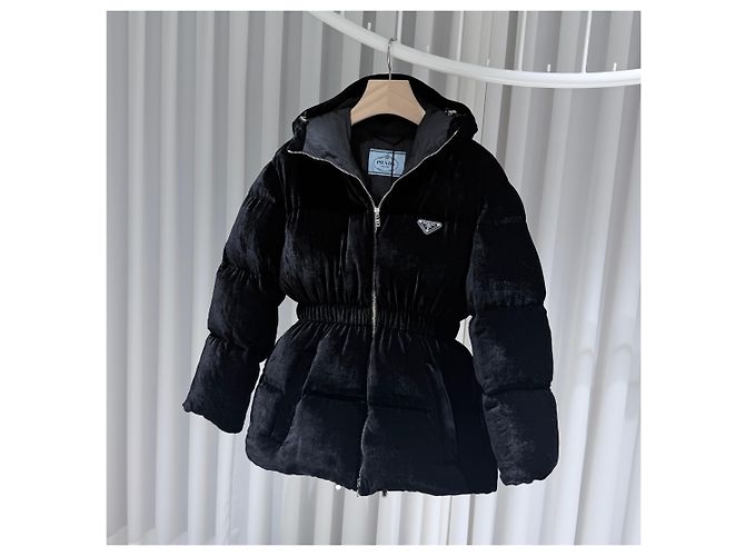 Prada Steppjacke aus schwarzem Samt - Ansicht 2
