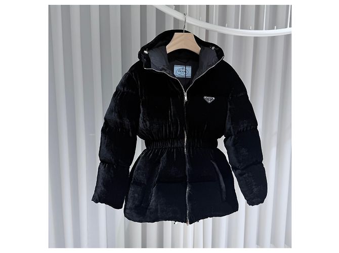 Prada Steppjacke aus schwarzem Samt - Ansicht 3
