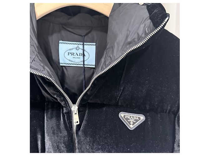 Prada Steppjacke aus schwarzem Samt - Ansicht 4