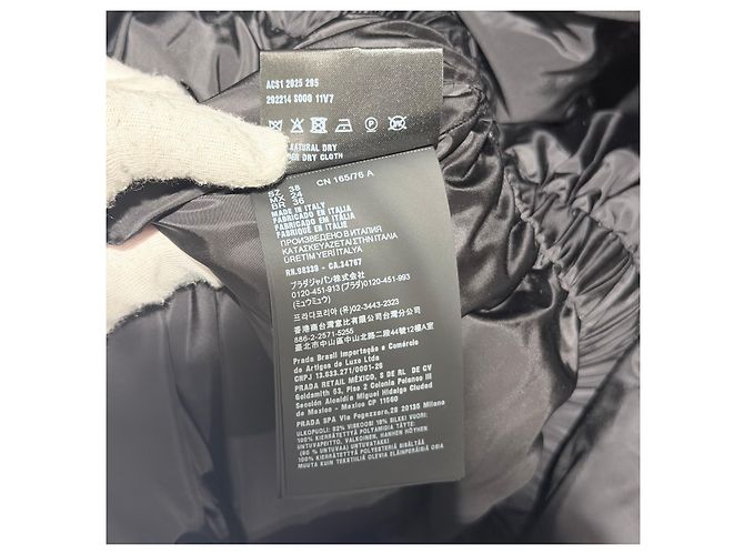 Prada Steppjacke aus schwarzem Samt - Ansicht 9
