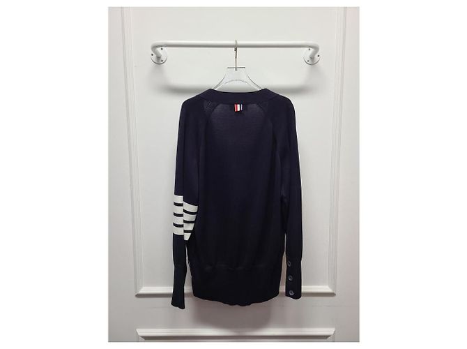 Thom Browne Asymmetrischer V-Ausschnitt Baumwoll-Cardigan in Navy Blau - Ansicht 4