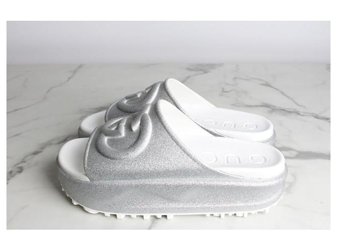 Gucci Sandali Slide Interlocking Argento Metallico - vista 3