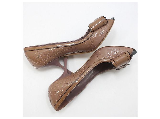 Dior Christian Cannage Open-Toe-Pumps aus Lackleder Braun - Ansicht 8