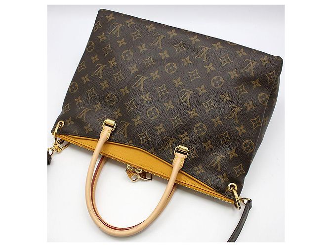 Louis Vuitton Sac à épaule Monogram Palas MM Marron - vue 4
