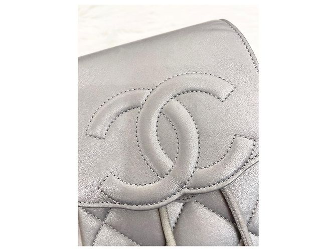 Chanel Mochila Season em couro de vitelo com aba Silver Series Prata - vista 13