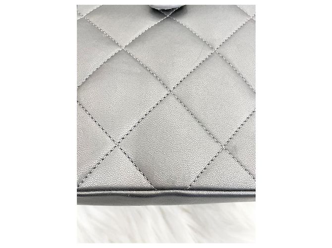 Chanel Mochila Season em couro de vitelo com aba Silver Series Prata - vista 16