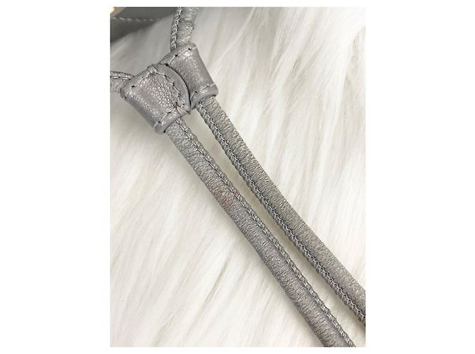 Chanel Mochila Season em couro de vitelo com aba Silver Series Prata - vista 17