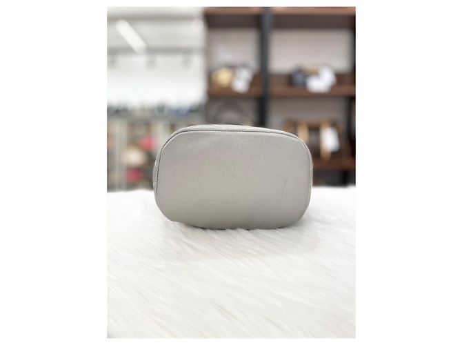 Chanel Mochila Season em couro de vitelo com aba Silver Series Prata - vista 4