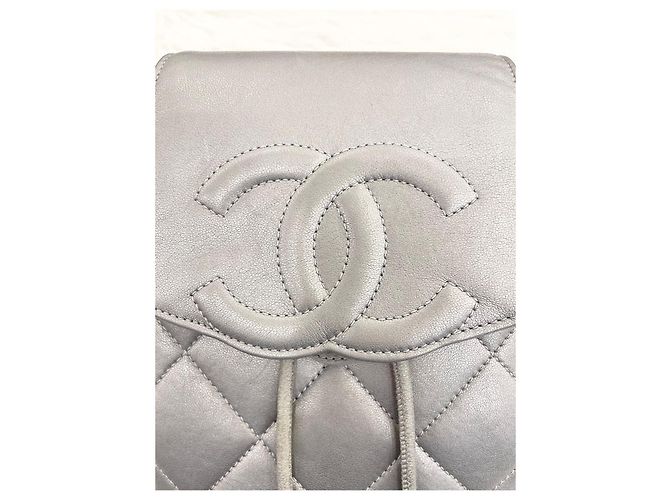 Chanel Mochila Season em couro de vitelo com aba Silver Series Prata - vista 5
