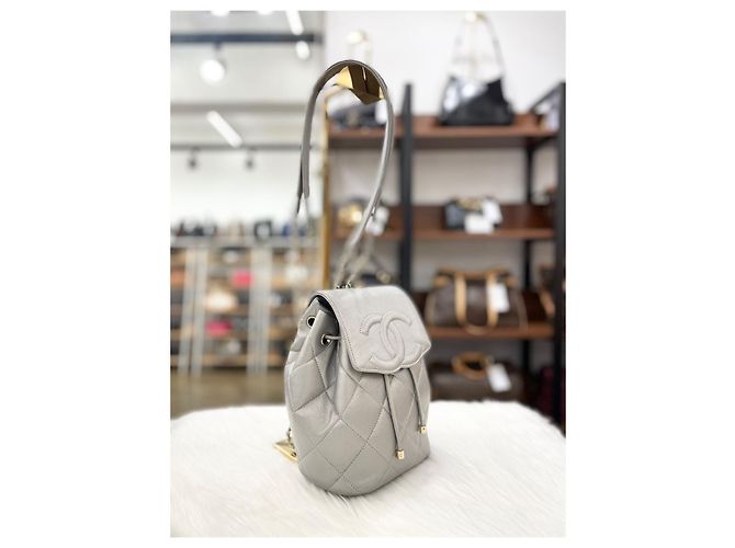 Chanel Mochila Season em couro de vitelo com aba Silver Series Prata - vista 7