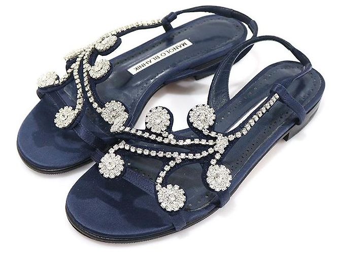 Manolo Blahnik Sandali da donna con listino FERNUSFLAT in raso blu navy e cristalli - vista 3