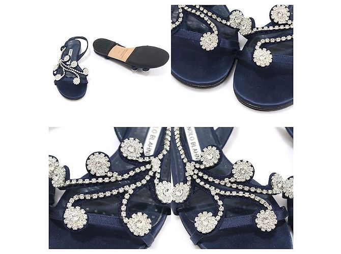 Manolo Blahnik Sandali da donna con listino FERNUSFLAT in raso blu navy e cristalli - vista 6