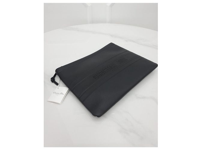 Dior Clutch in pelle con logo in rilievo e strisce con scritte nere Nero - vista 4