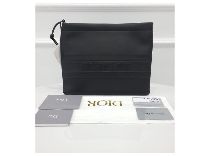 Dior Clutch in pelle con logo in rilievo e strisce con scritte nere Nero - vista 6
