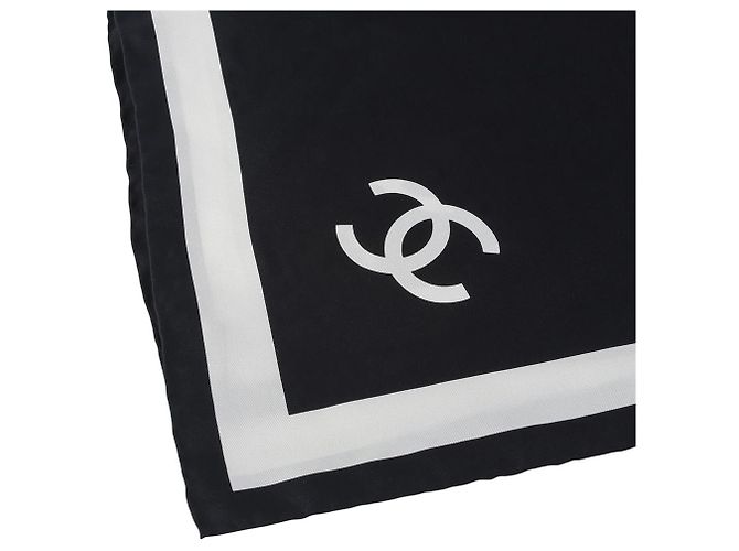 Chanel Sciarpa Quadrata in Twill di Seta Ecru Nero CC Bianco - vista 2