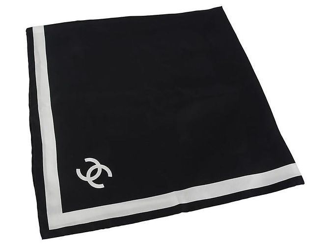 Chanel Sciarpa Quadrata in Twill di Seta Ecru Nero CC Bianco - vista 3