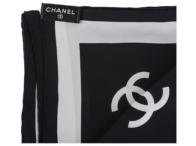 Chanel Sciarpa Quadrata in Twill di Seta Ecru Nero CC Bianco - vista 5