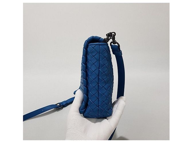 Bottega Veneta Clutch a tracolla in nappa Intrecciato Blu - vista 3