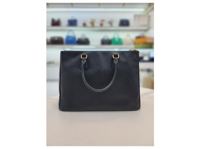 Prada Borsa Tote Saffiano Lux Gold con Doppia Cerniera Nero - vista 12