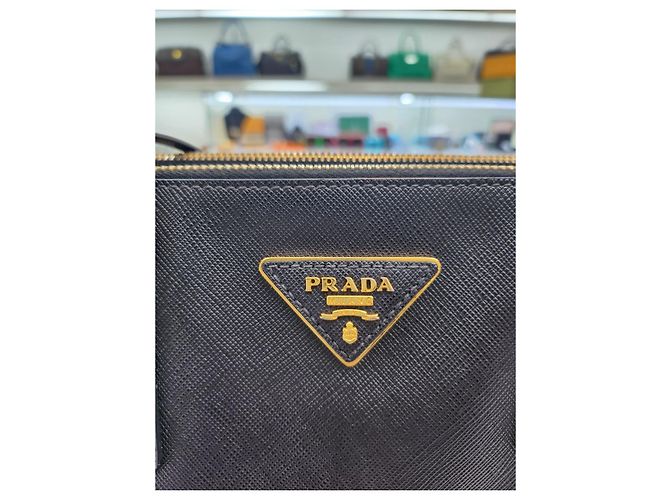 Prada Borsa Tote Saffiano Lux Gold con Doppia Cerniera Nero - vista 16