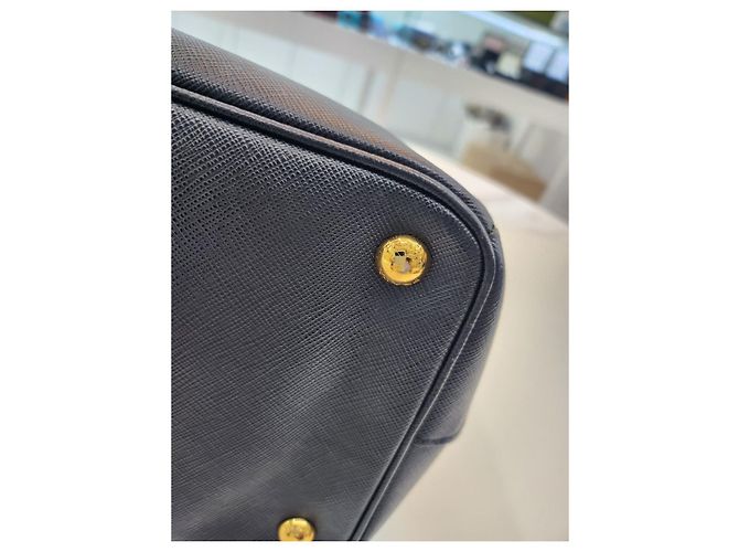 Prada Borsa Tote Saffiano Lux Gold con Doppia Cerniera Nero - vista 18